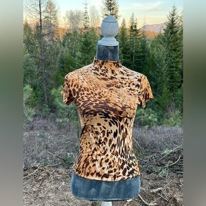 Turtle neck, short sleeve, leopard print top